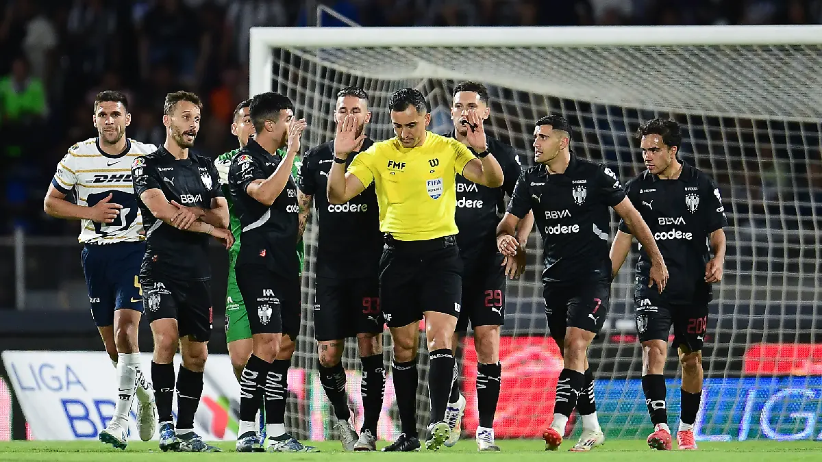 Ismael López Peñuelas  el centro de la polémica en el Pumas vs Monterrey