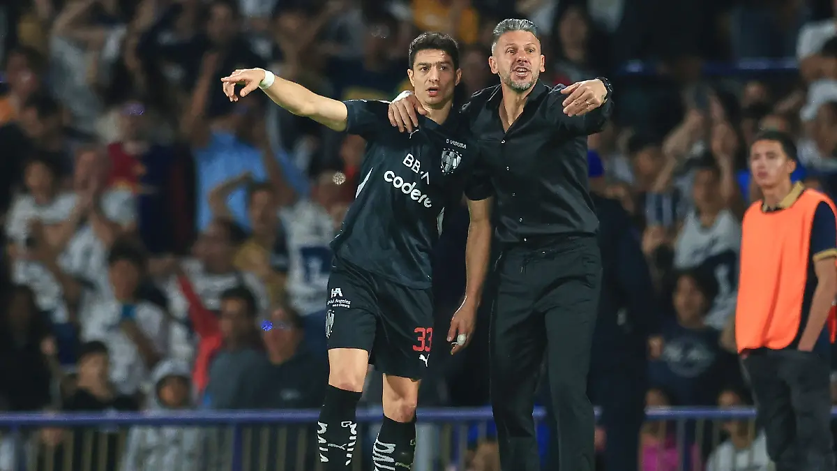Martín Demichelis salió contento con la victoria de su Rayados sobre Pumas. Foto: Mexsport