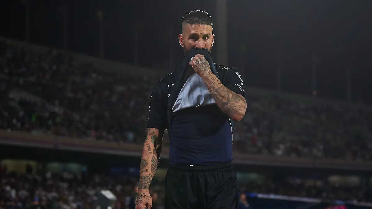 Sergio Ramos vio su primera tarjeta roja en la Liga MX foto  Mexsport