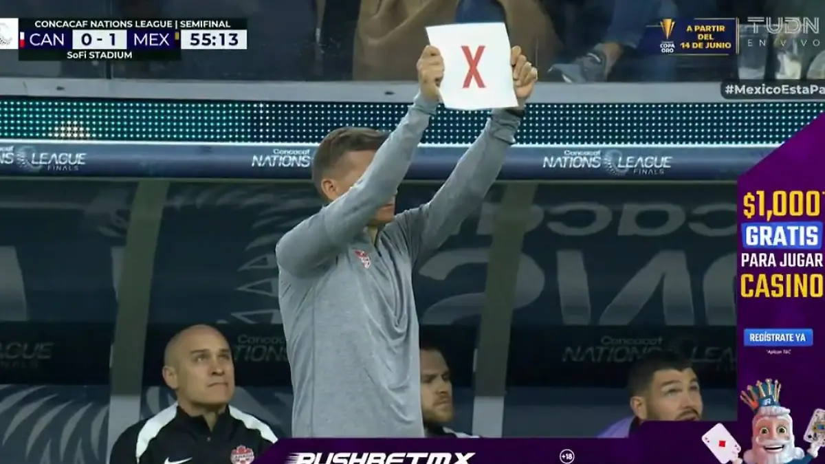 Jesse Marsch muestra un tache