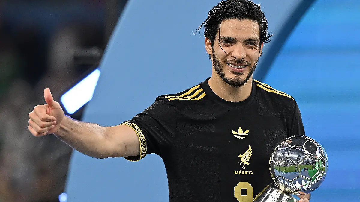 Raúl Jiménez estuvo cerca de que lo cortaran en las Águilas Foto Mexsport