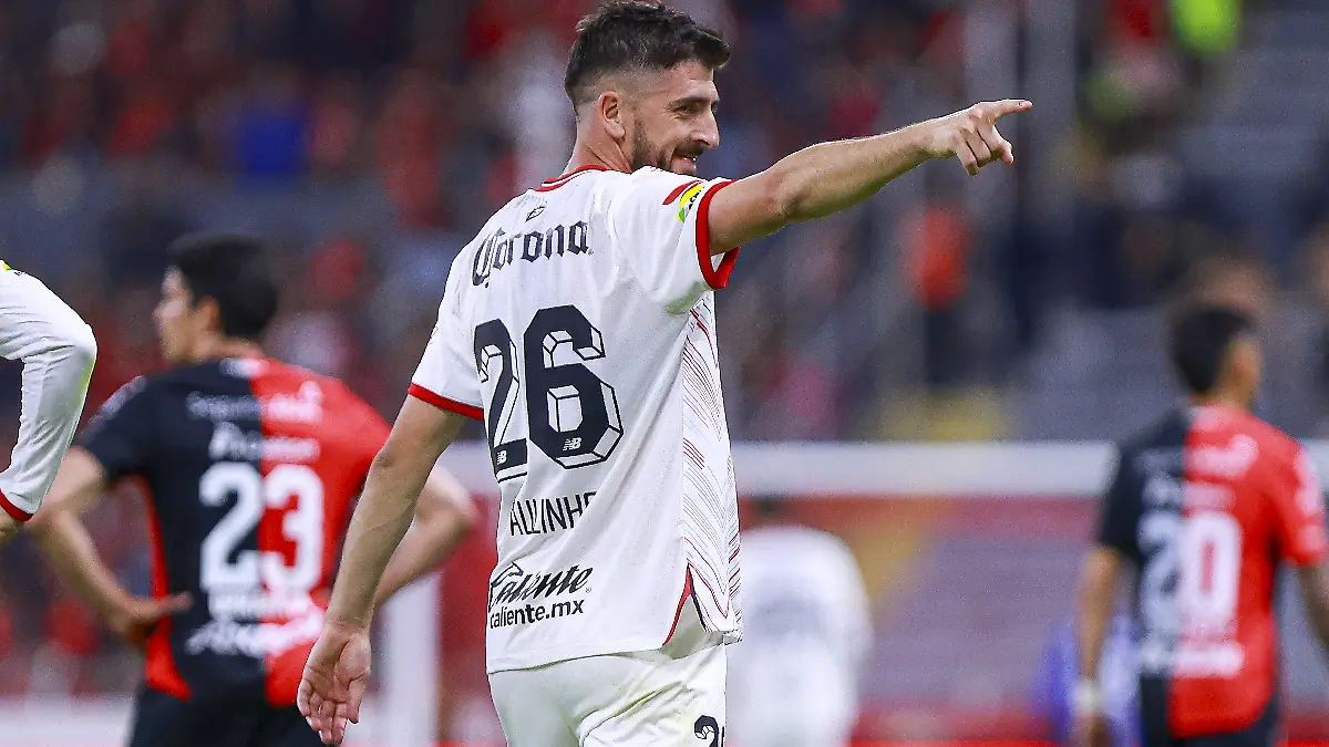 Paulinho, cerca de ser campeón de goleo foto  Mexsport