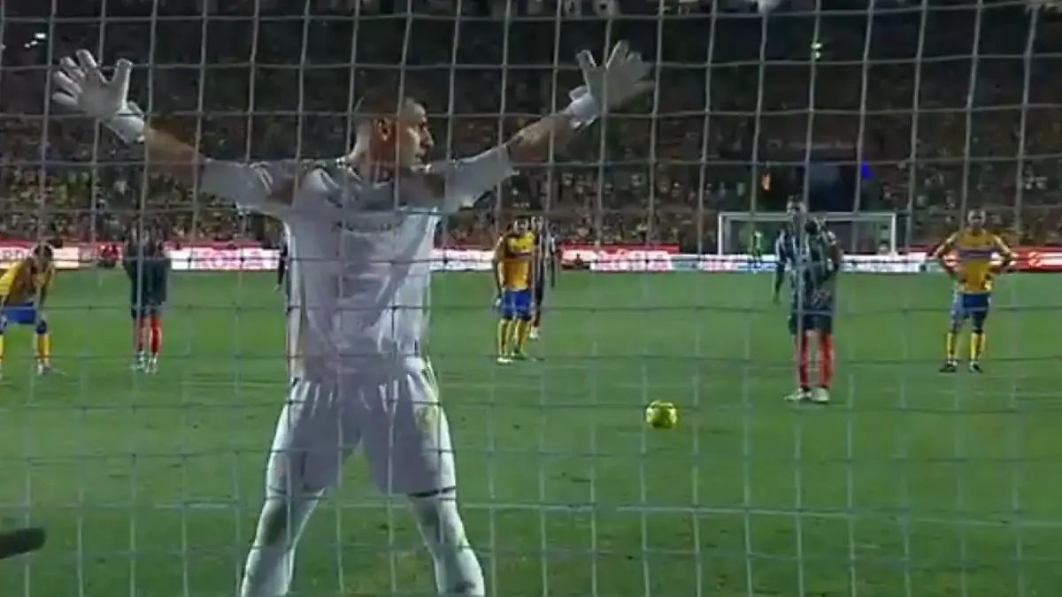 Nahuel Guzmán le dio la espalda a Sergio Ramos / Foto: Especial