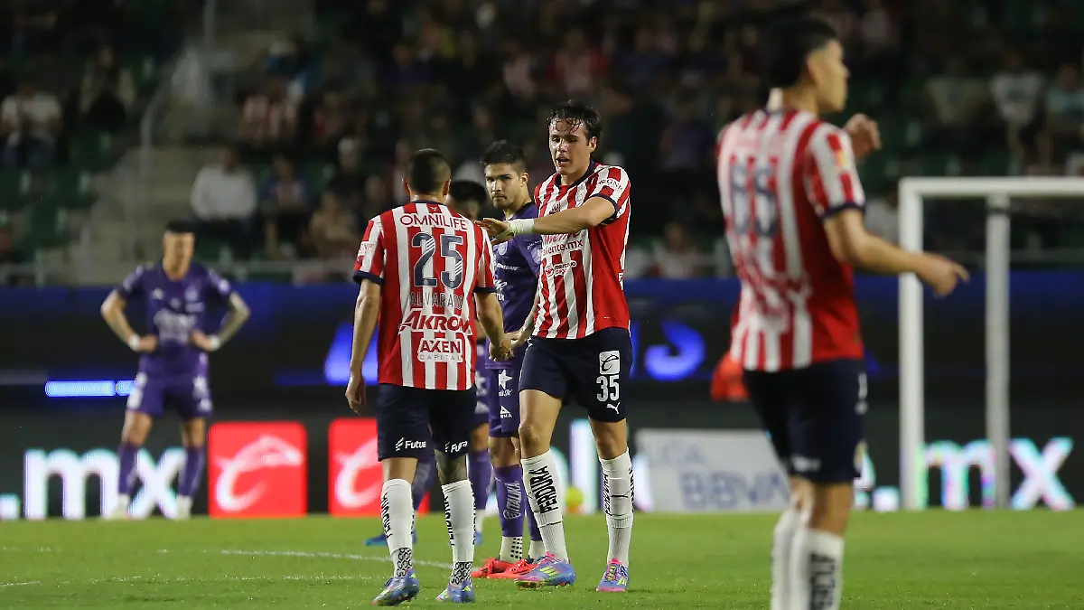 Chivas tiene que ganar sus últimos dos partidos para acceder al Play In. Foto: Mexsport