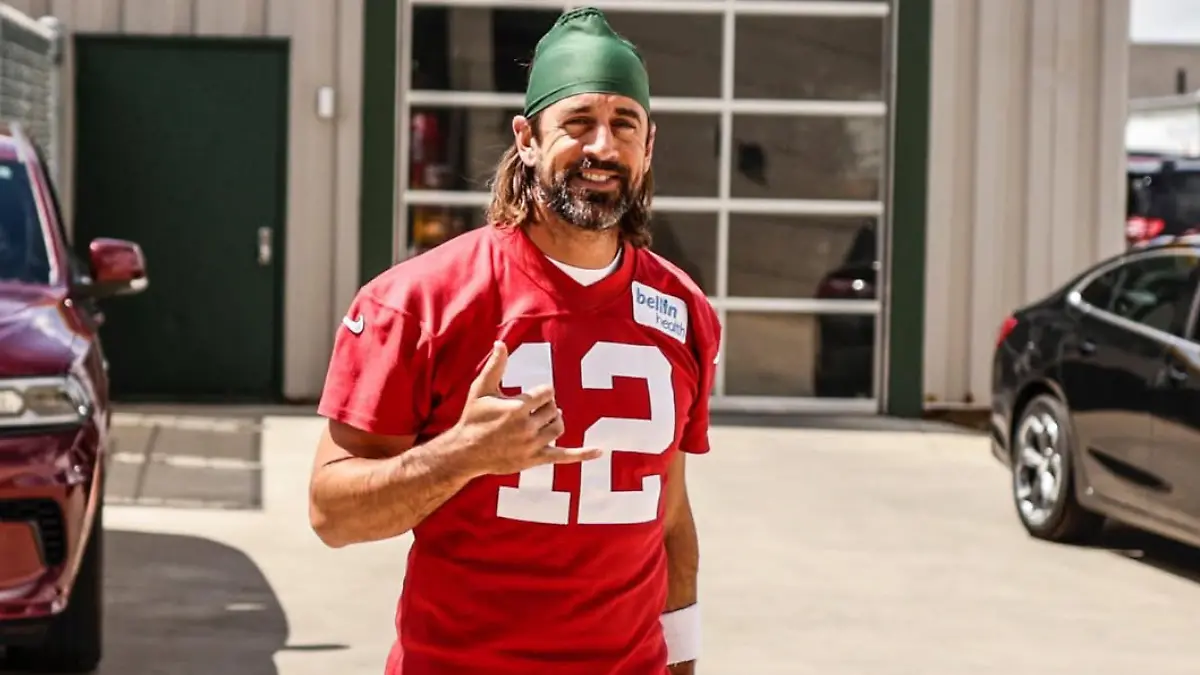 Aaron Rodgers pasó sin pena ni gloria por los Jets