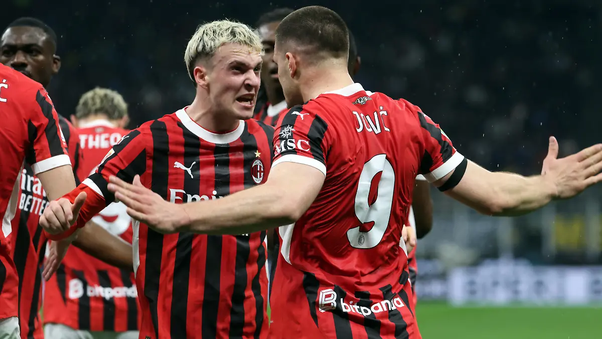 El AC Milan avanzó a la final de la Copa de Itlaia   Foto  EFE