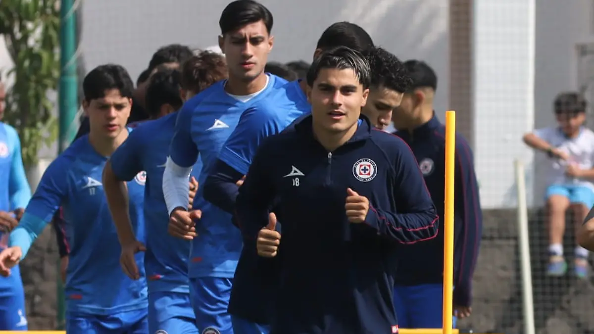 Cruz Azul ya entrena con equipo completo para la Concacaf   Foto  Sarahí Melecio