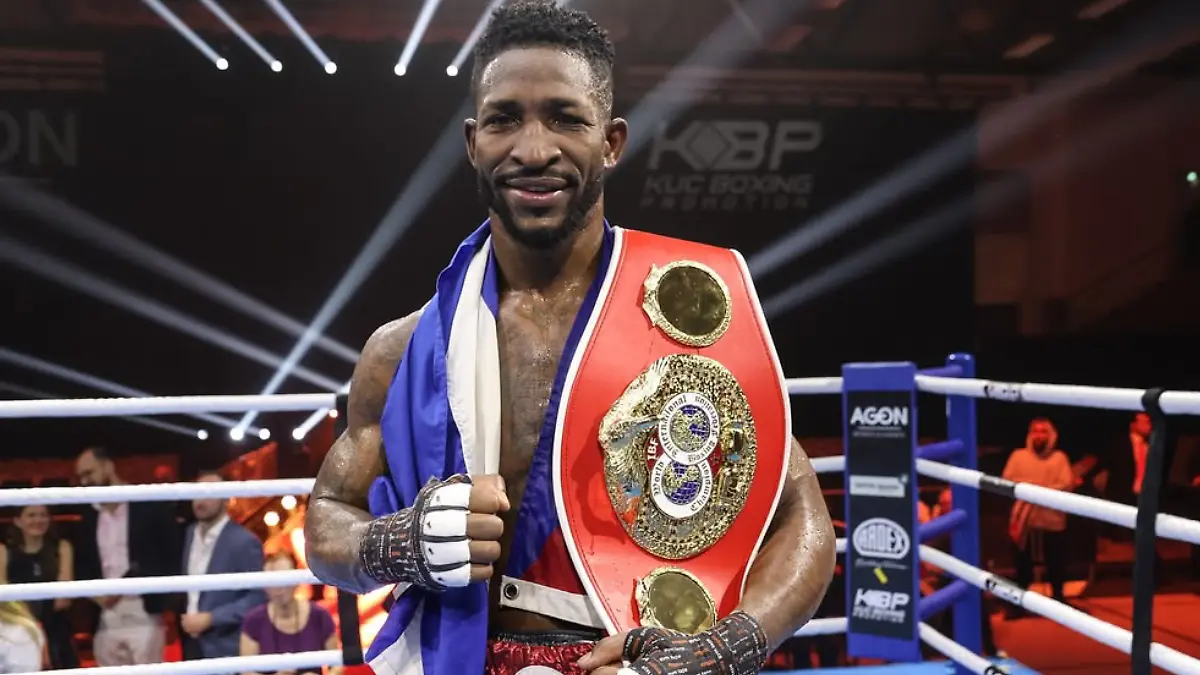 William Scull se rindió previo a su pelea contra el Canelo / Foto: IG William Scull