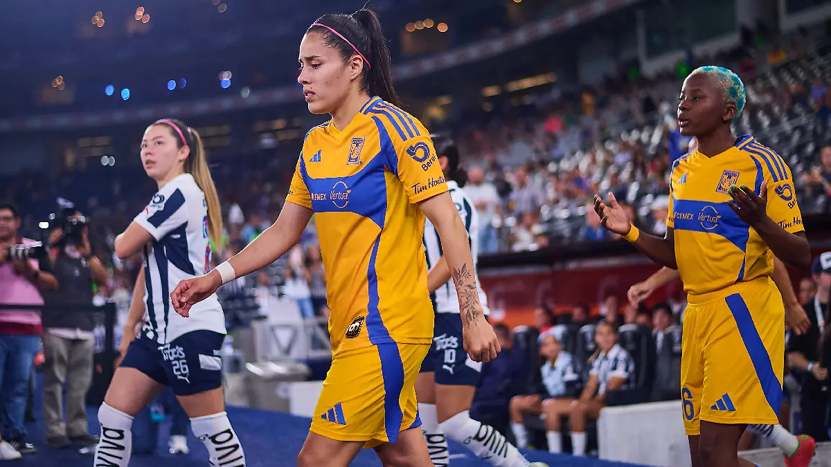 Jacqueline Ovalle sufrió un esguince y esperan que no necesite cirugía / Foto: Mexsport