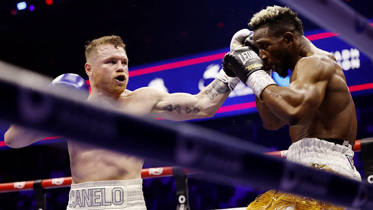 Saúl Álvarez ganó ante William Scull / Foto: Reuters