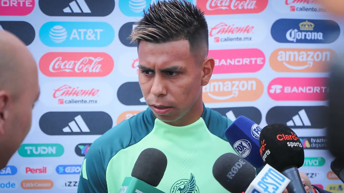 Efraín Álvarez espera ser campeón con Chivas   Foto  Oswaldo Figueroa