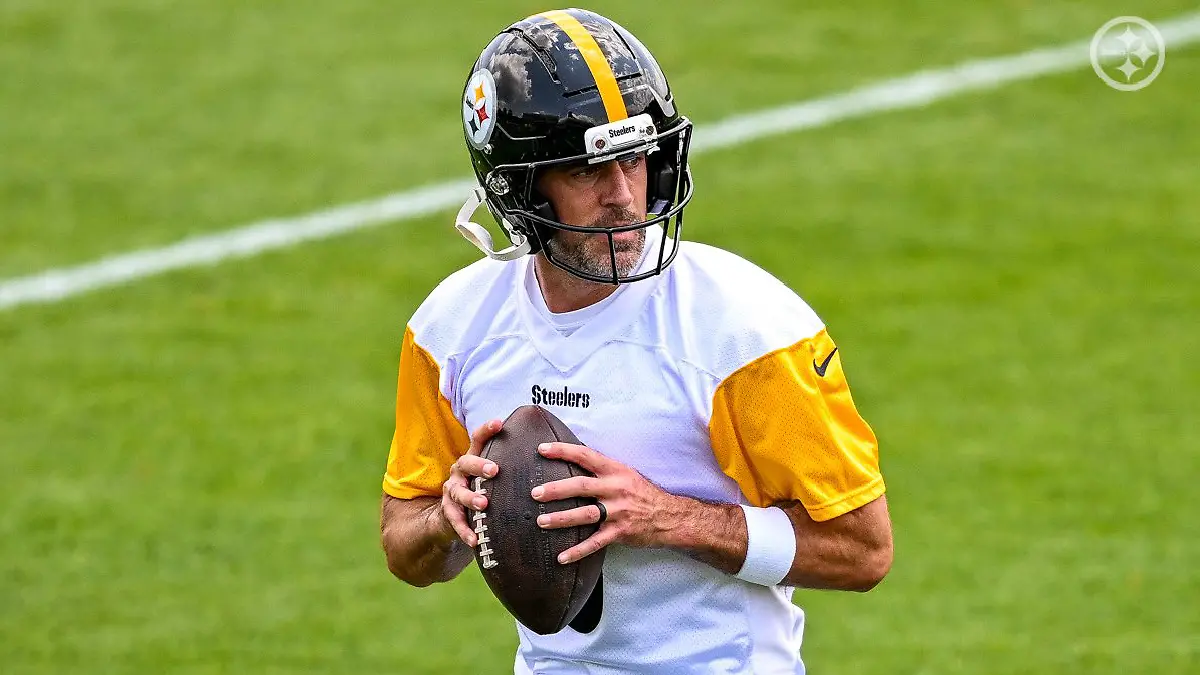Aaron Rodgers ya se presentó a entrenar con su nuevo equipo Steelers. Foto: @steelers