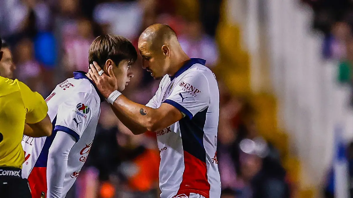 Fernando Gago habló del Chicharito Hernández. Foto: Luis Garduño / Enviado