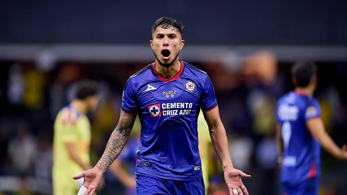 Carlos Salcedo jugador de Cruz Azul fue citado a declarar