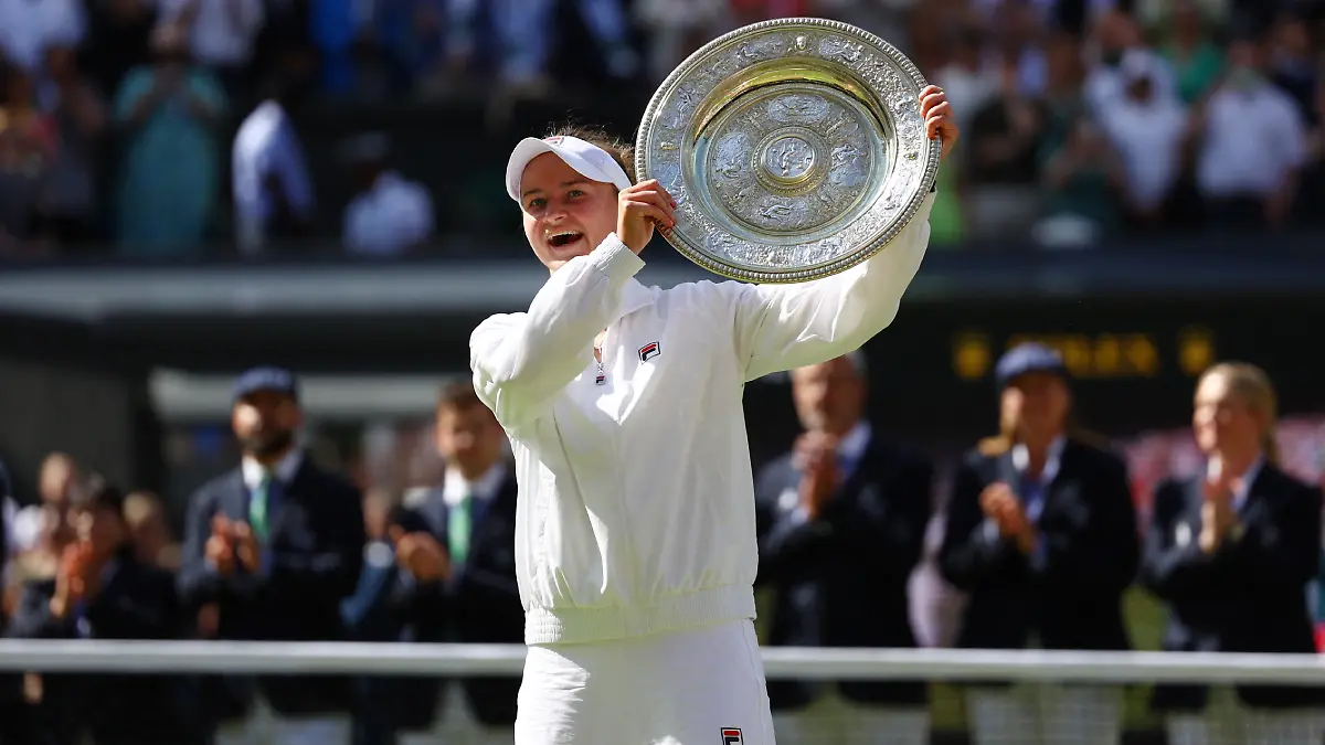 Barbora Krecikova logró imponerse a Jasmine Paolini en la final de Wimbledon / Foto: Reuters