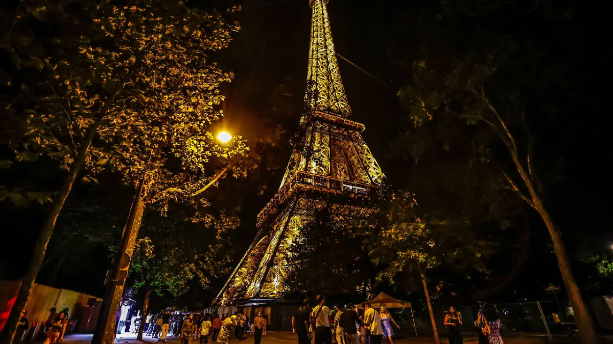 220724 LG Torre Eiffel 2