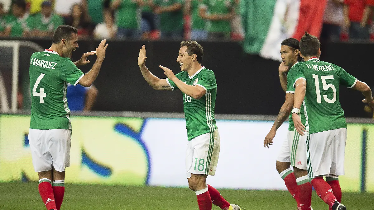 Andrés Guardado convivio con Rafael Márquez en la selección mexicana. Foto: Mexsport