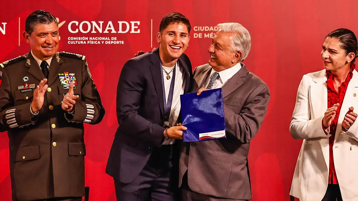 AMLO entregó estímulos a deportistas olímpicos y paralímpicos