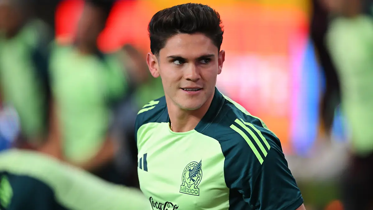 Israel Reyes destaca que jugar con la Selección Mexicana te cambia la mentalidad