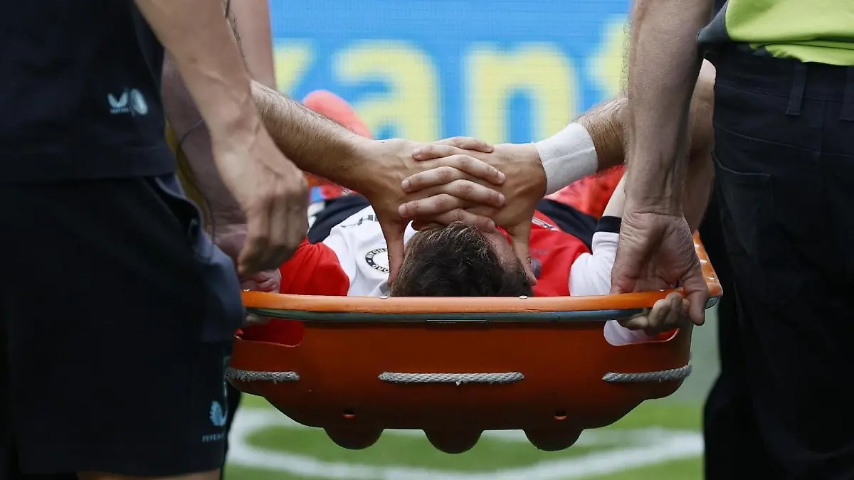 Santiago Giménez se pierde tres meses por lesión