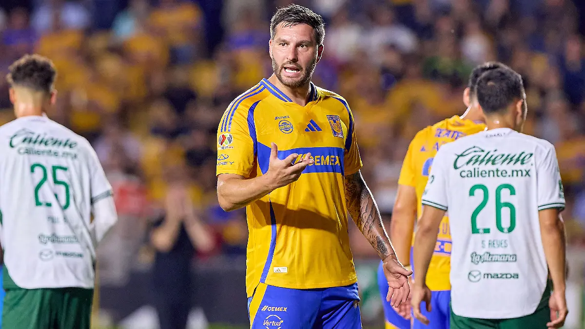 Gignac demuestra ser feliz en la Liga MX con la camiseta de Tigres / Foto: Mexsport