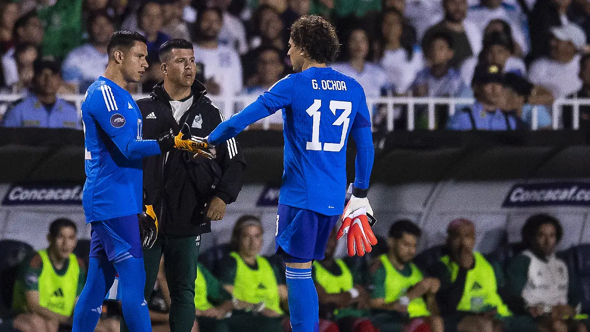 Luis Ángel Malagón y Memo Ochoa en partido con la Selección Mexicana. Foto: Mexsport