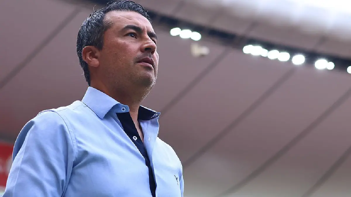 Arturo Ortega dirigirá el partido de Chiva vs América foto @chivas