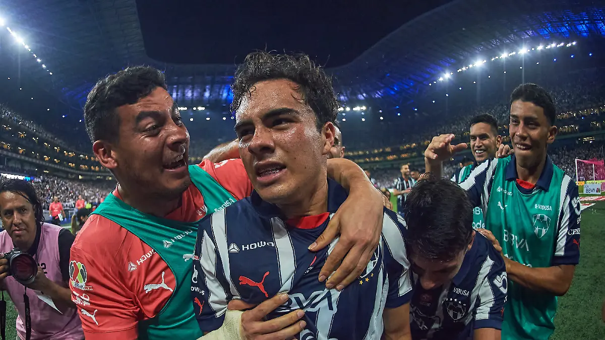 Iker Fimbres le dio la victoria a Rayados en el Clásico Regio. Foto: Mexsport