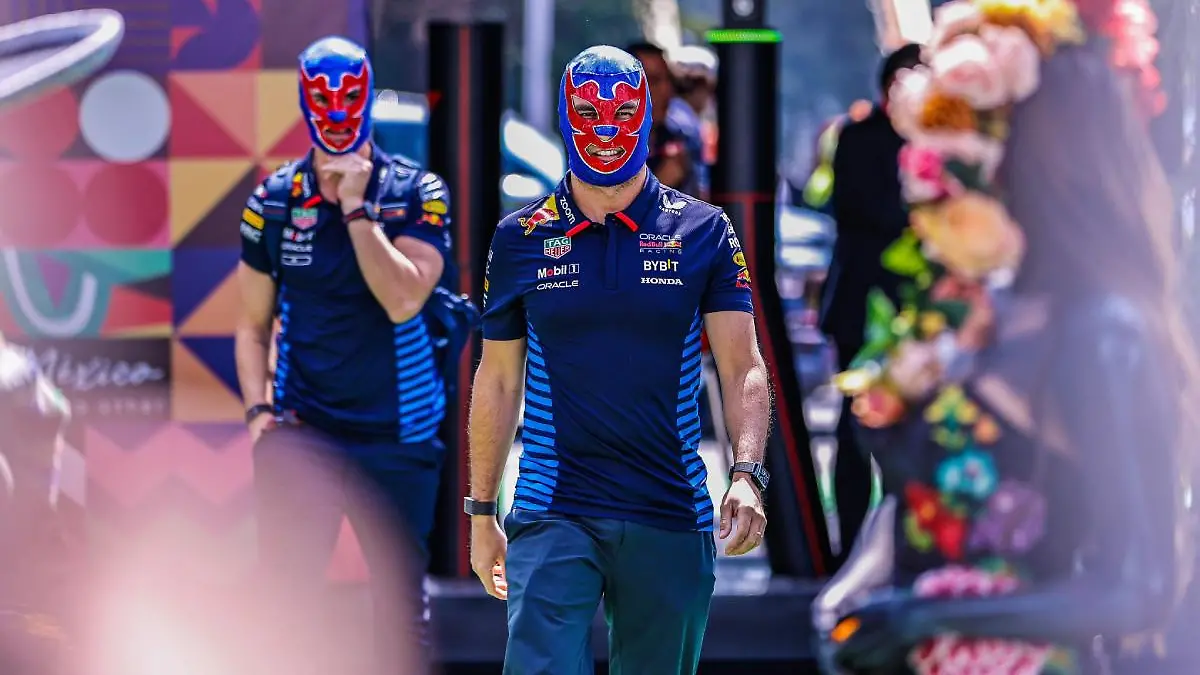 Checo Pérez y Verstappen se convirtieron en luchadores. FOTO: Luis Garduño | ESTO