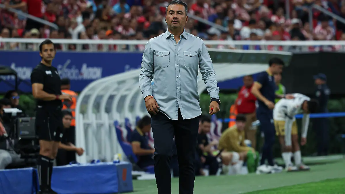 Arturo Ortega confía en que Chivas avance a la liguilla directa foto  David Tamayo