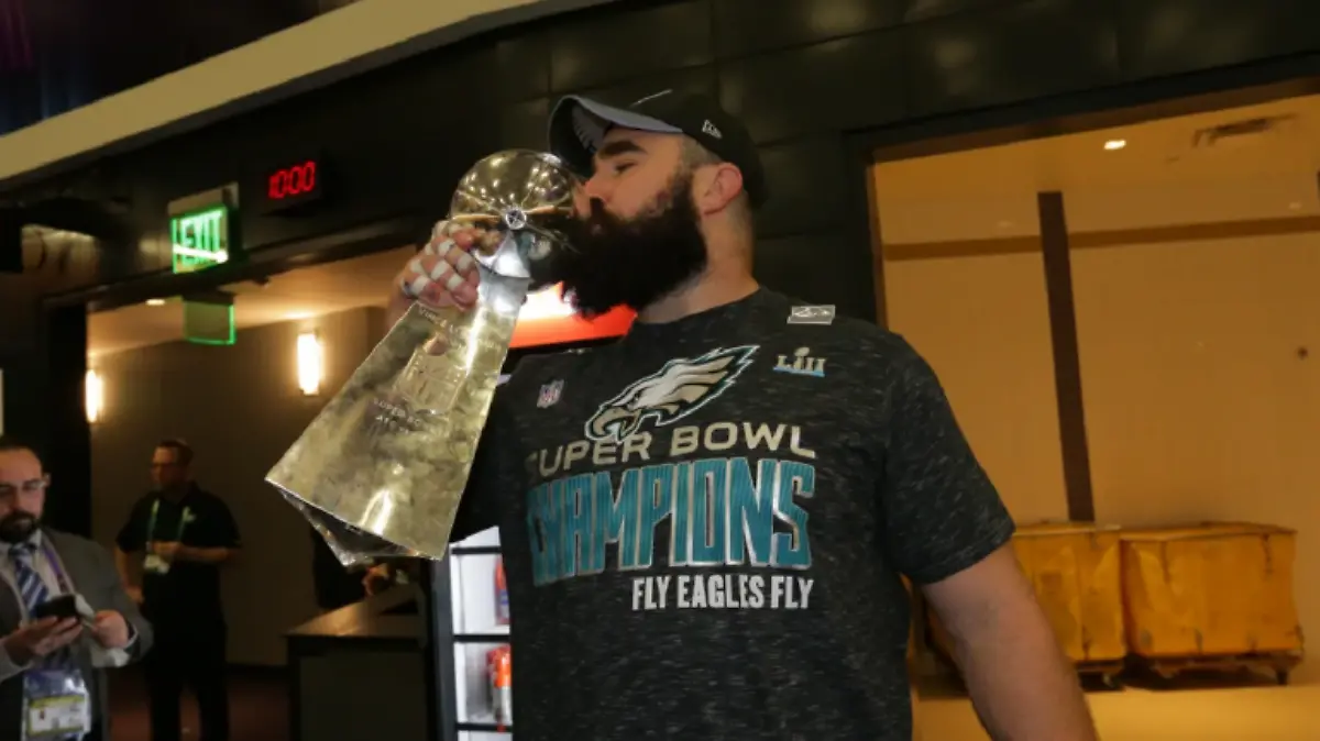 Jason Kelce defendió a su hermano Travis