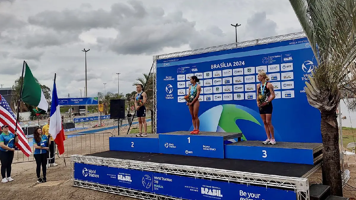 Rosa María Tapia se corona campeona del mundo en triatlón. Foto: @FedMexTriatlon
