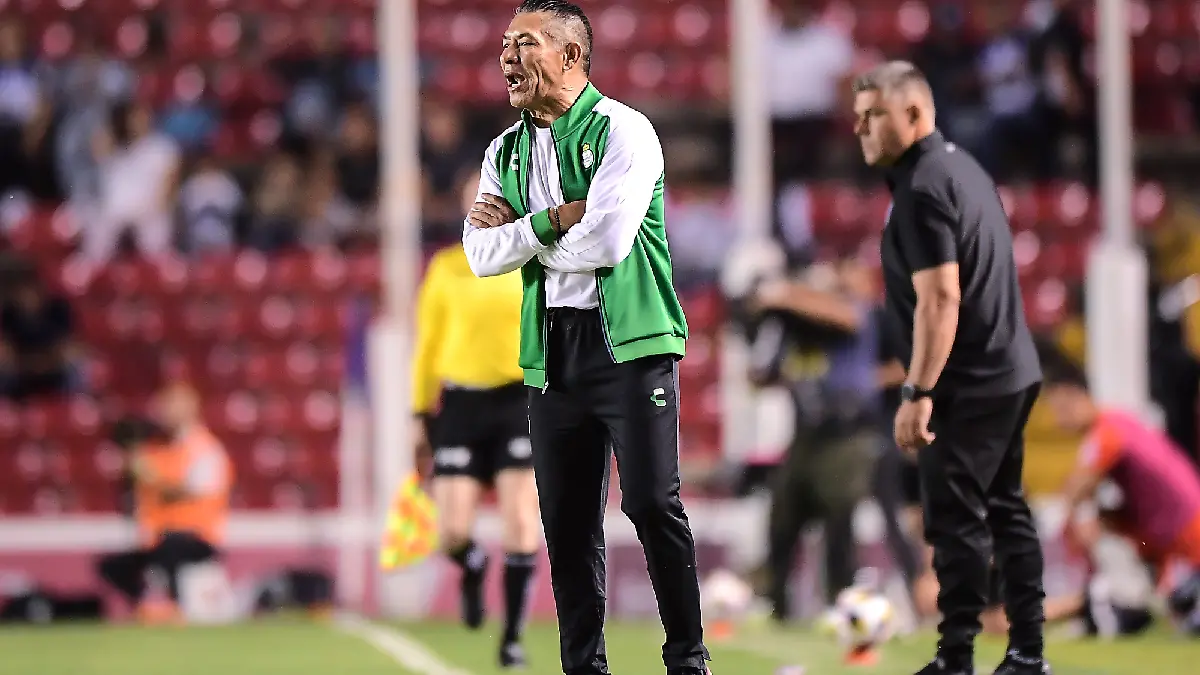 Ignacio Ambriz dejó el cargo de director técnico del Santos Laguna