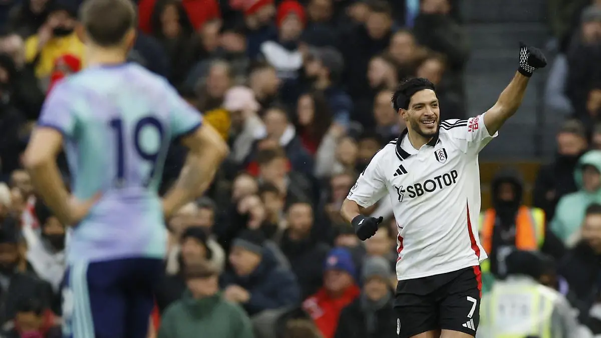 Raúl Jiménez marcó golazo al Arsenal. FOTO: Reuters