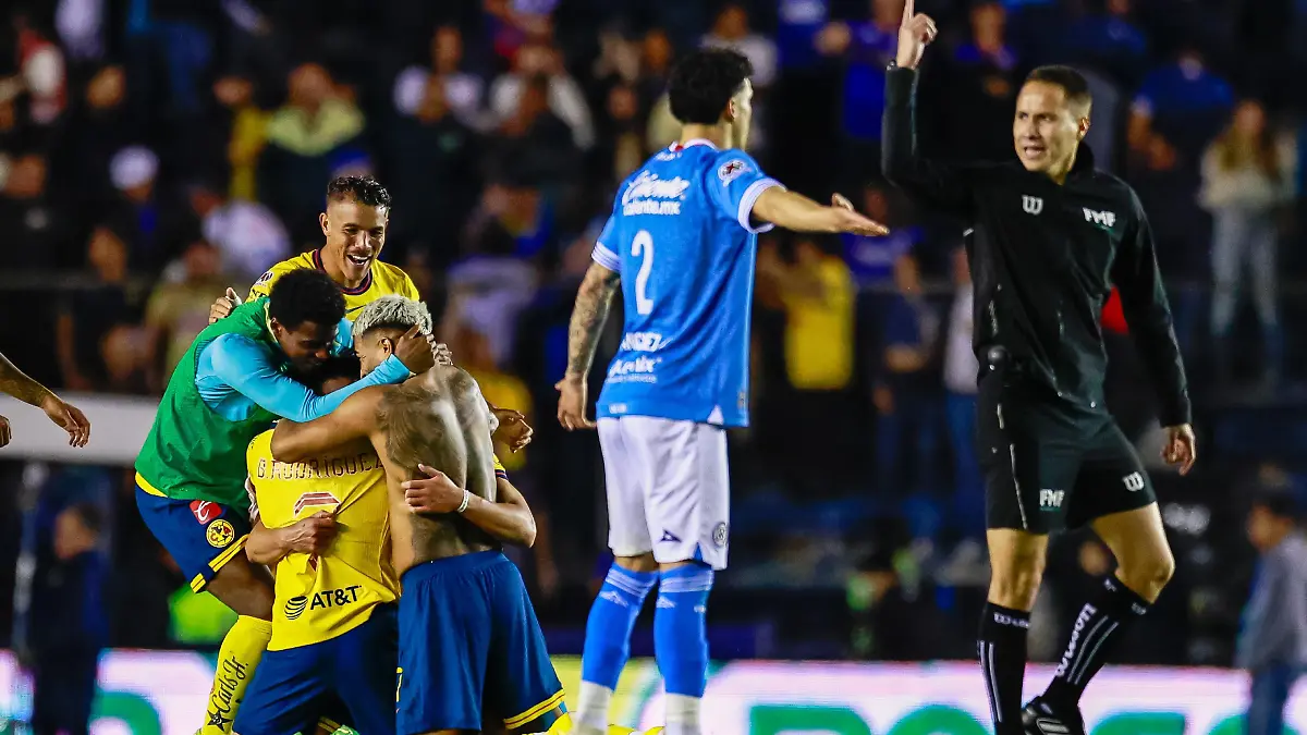 El Cruz Azul vs América terminó en bronca con periodistas / Foto: Luis Garduño