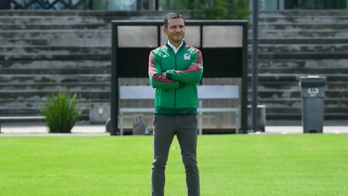 Jaime Lozano contento con que el Azteca tengan el partido inaugural. Foto: Cortesia