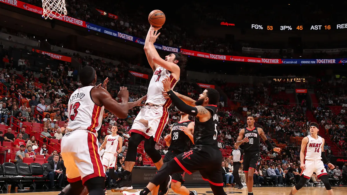 Jáquez fue el hombre que más acción vio en la duela Foto AFP