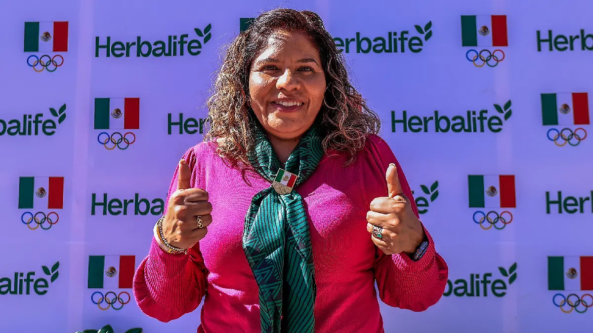 Alcalá agradeció a la iniciativa privada / Fotos: Luis Garduño