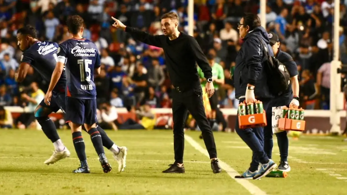 Anselmi poco a poco se afianza en Cruz Azul / Foto: Hugo Arciniegas