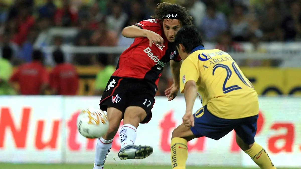 Andrés Guardado sabe marcarle goles al América. FOTO: Mexsport