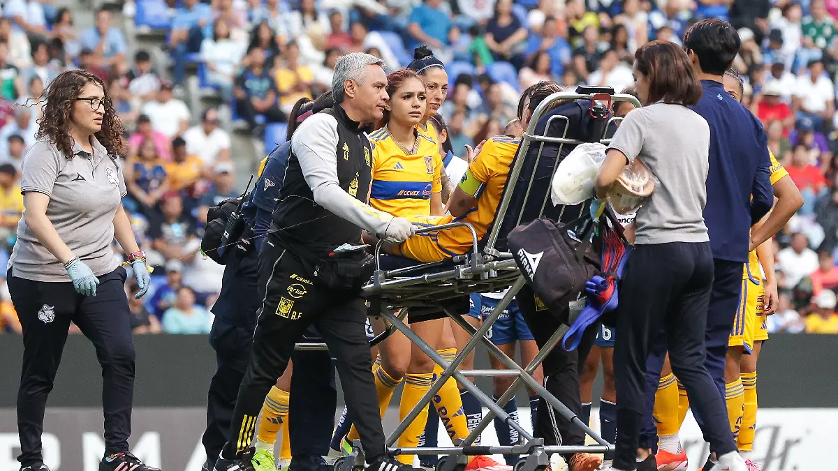 Nayeli Rangel fue la última jugadora que salio de la cancha por el protocolo de conmoción / Foto: Mexsport