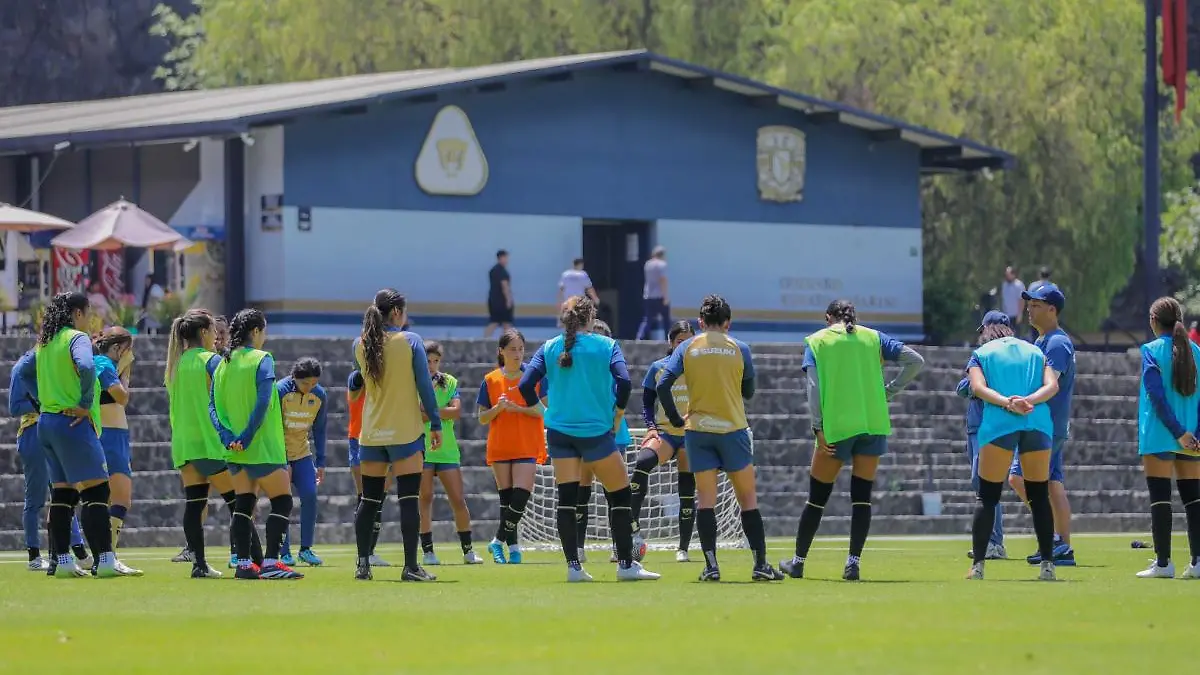Pumas Femenil quiere sacarle el triunfo a las Águilas. FOTO: @PumasMXFemenil