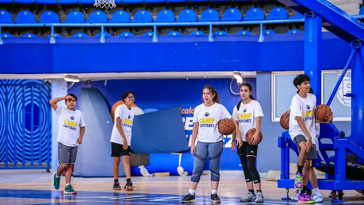 CAPITANES LUIS GARDUNO