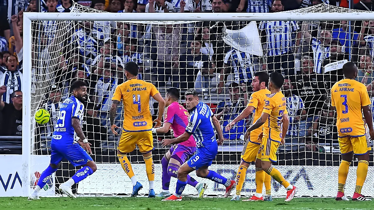 Berterame anotó el gol del empate en el último minuto / Foto: Mexsport