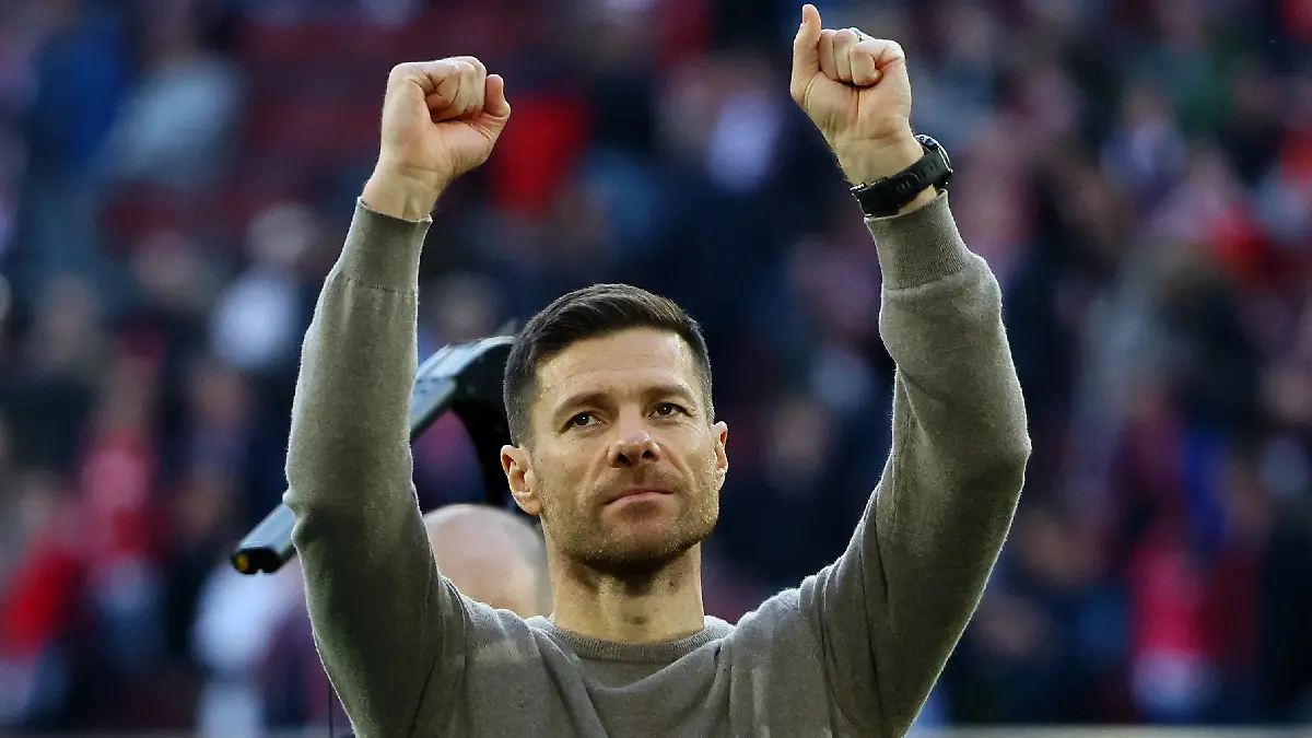 Xabi Alonso habló sobre su futuro y se va a queda en el Bayer Leverkusen / Foto: Reuters