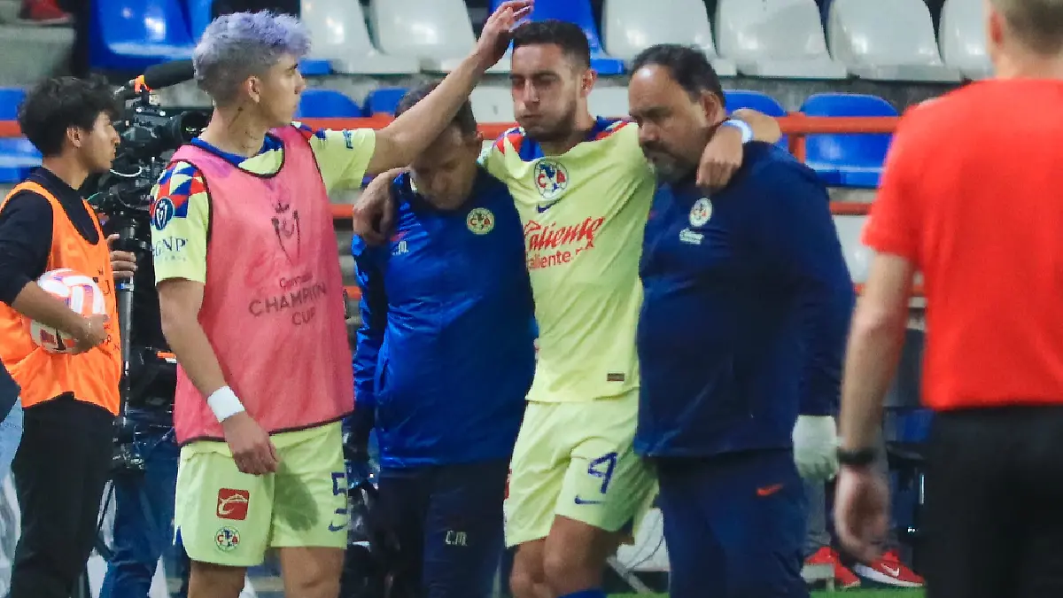 Kevin Álvarez consoló a Cáceres cuando abandonó el Hidalgo. FOTO: OSWALDO FIGUEROA