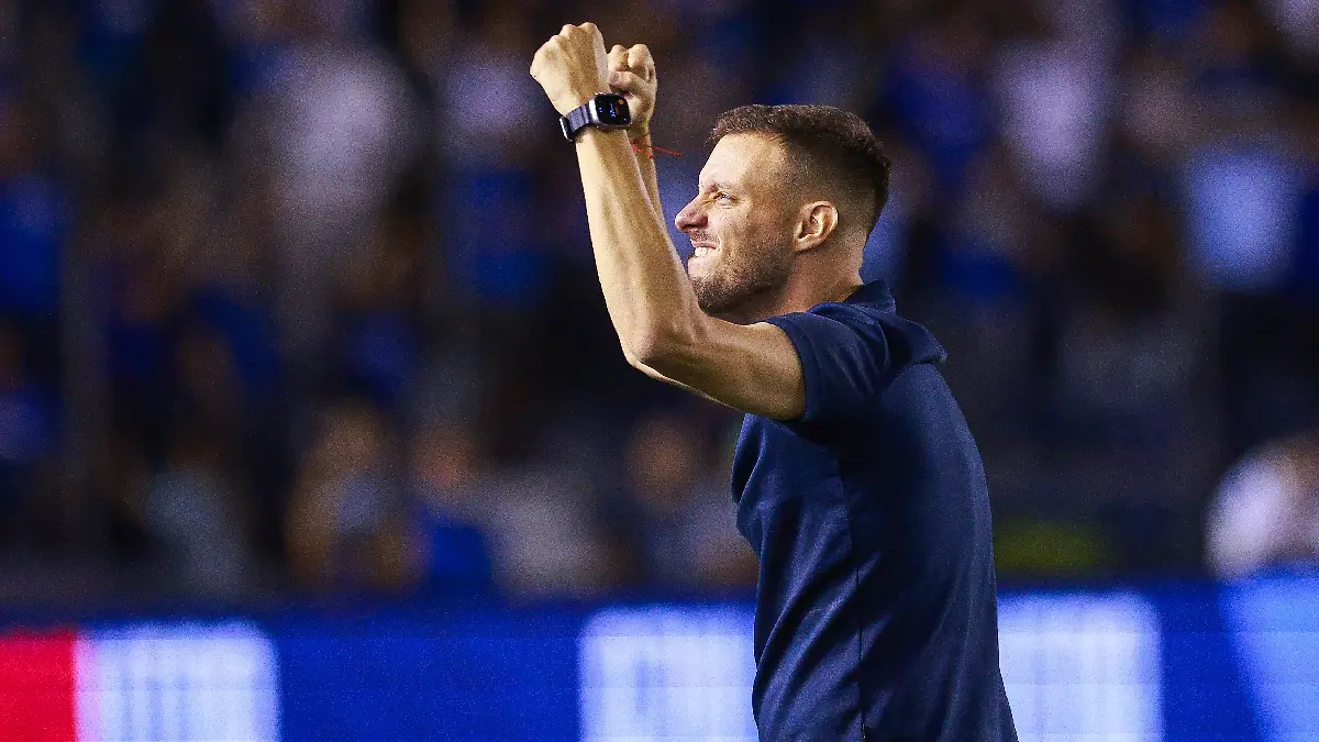 Martín Anselmi se mantendrá en Cruz Azul y ya piensa en la próxima temporada / Foto: Mexsport