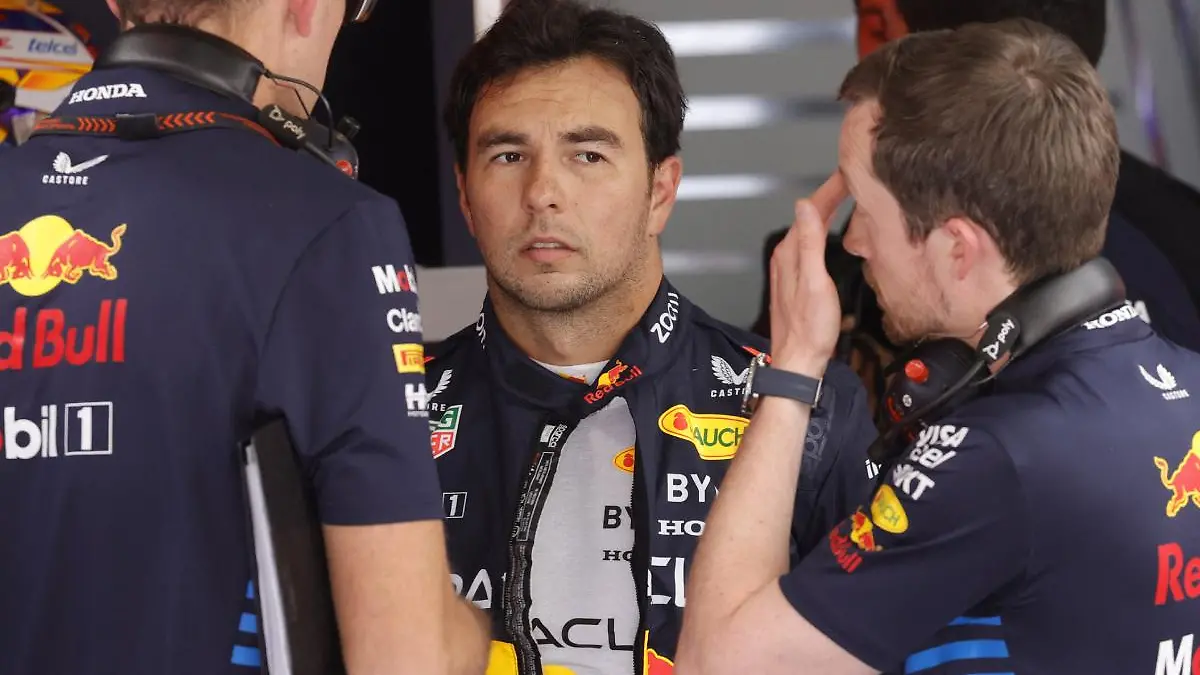 Checo Pérez no sabe todavía sobre su renovación. FOTO: Reuters