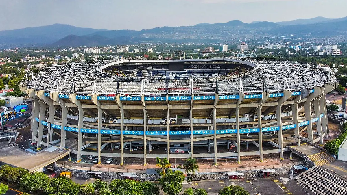 El estacionamiento del Estadio Azteca es muy limitado