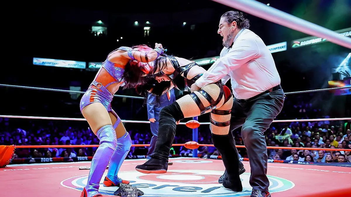 Stephanie Vaquer no huyo al reto a las manos de Mercedes Mone